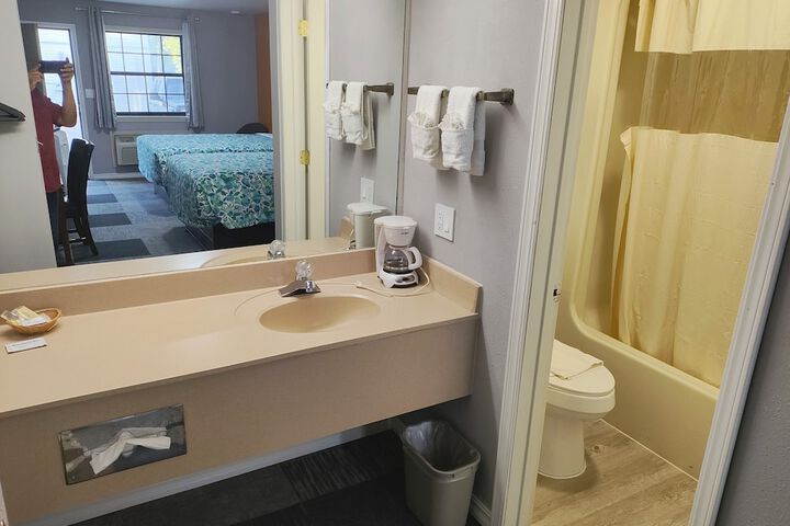 Room 37 of 46