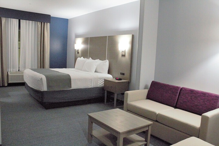 Room 11 of 28