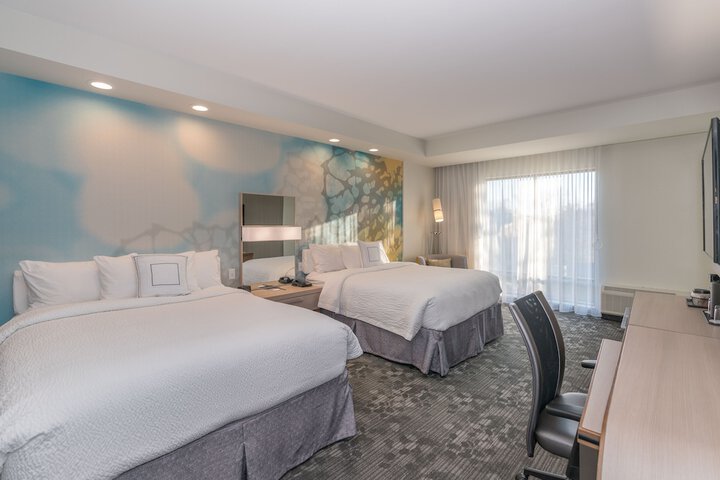 Courtyard by Marriott West Springfield