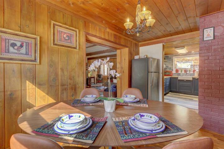 Lake Cabin w / King Bed Foodie Kitchen, & Views