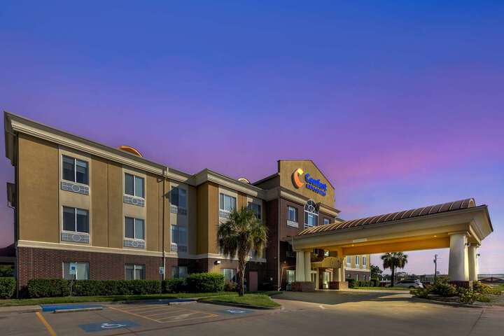 Comfort Inn & Suites (Formerly Executive Inn & Suites Mexia)