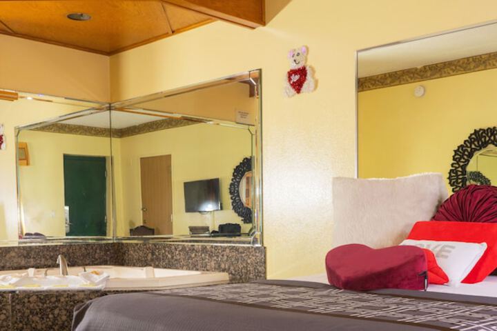 Room 16 of 34