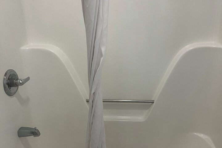Room 10 of 18