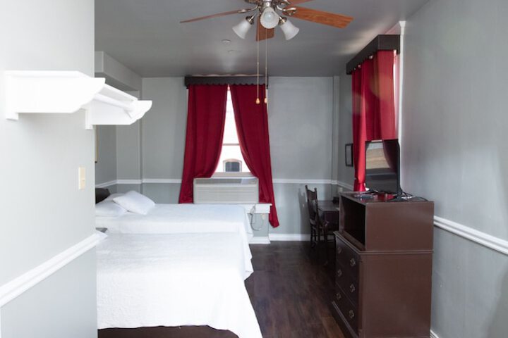 Room 22 of 38