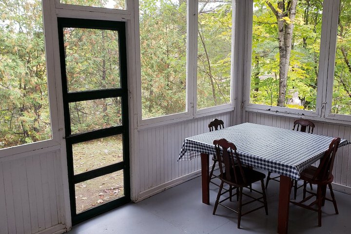 Room 43 of 215