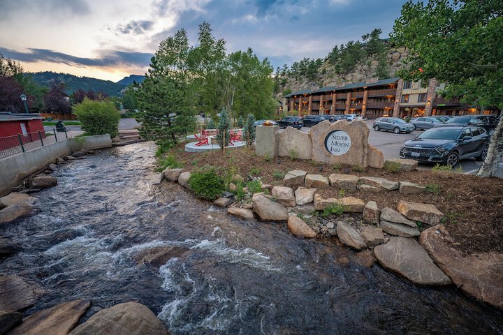 Silver Moon Inn