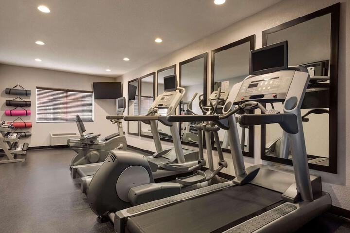 Country Inn & Suites by Radisson Brookings, SD