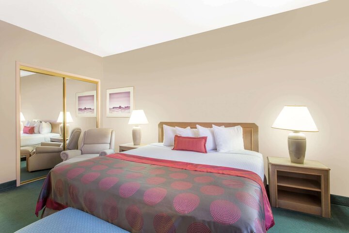 Room 21 of 39