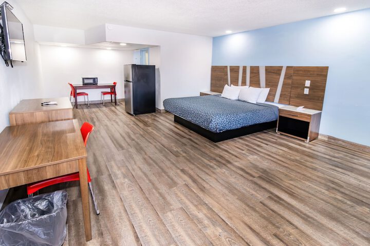 Room 8 of 25