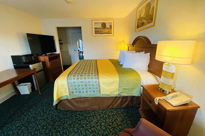 Room 7 of 16