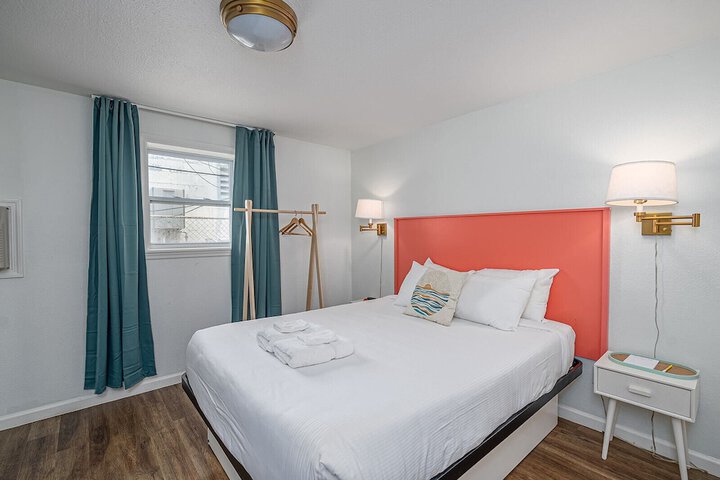 Royal Palms Motel
