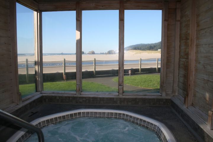 The Waves / The Argonauta Inn/The White Heron Lodge