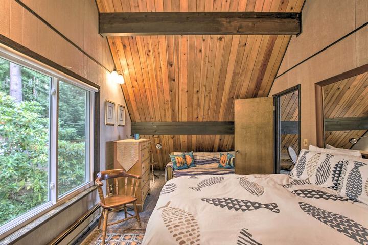 Waterfront Cabin w / Fire Pit in Gig Harbor!
