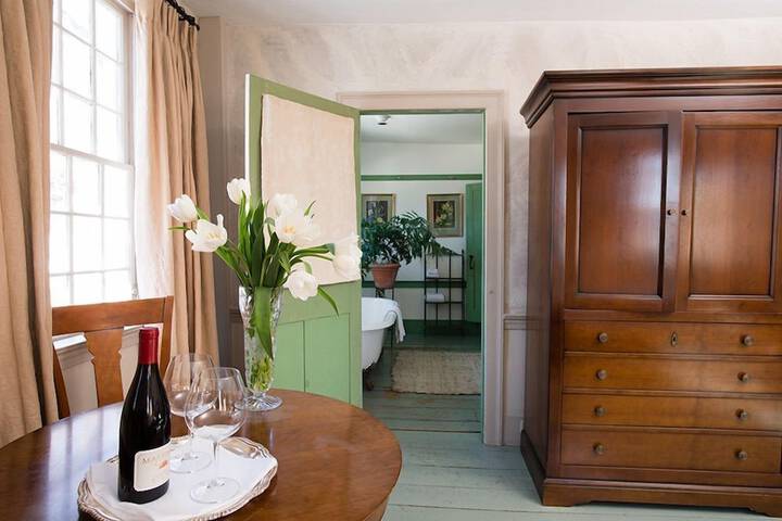 Room 52 of 67