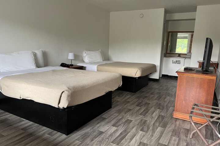 Room 11 of 18
