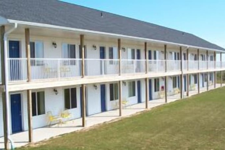 Coho Motel and Suites