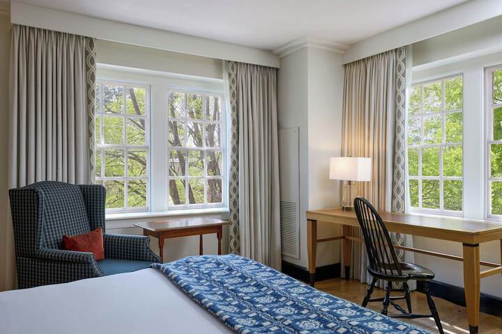 Williamsburg Lodge Autograph Collection