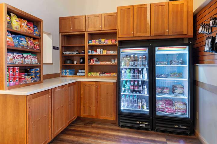 Best Western Plus Windjammer Inn & Conference Center