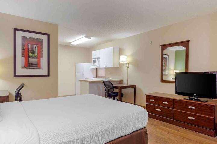 Room 11 of 28
