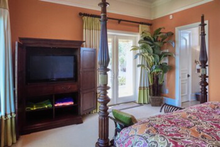 Tierra Verde St. Petersburg Waterfront Estate by Techtravel