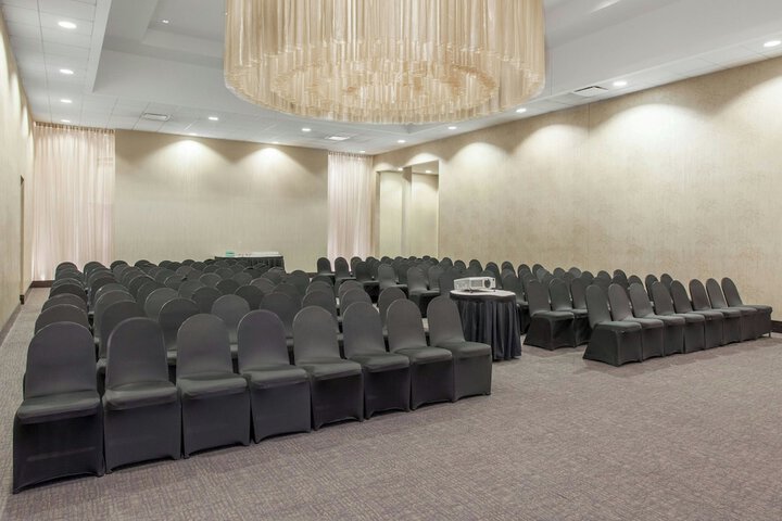 Crowne Plaza Chicago Ohare Hotel & Conf Center by IHG