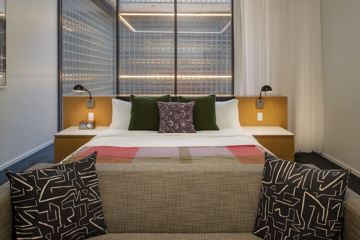 Room 32 of 61