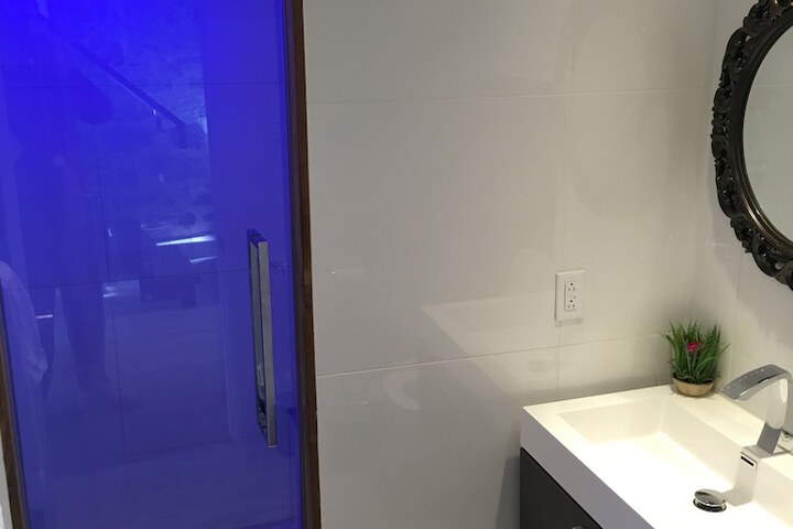 Room 25 of 42