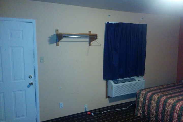 Room 13 of 20