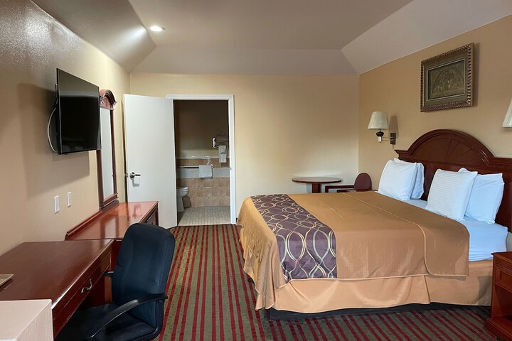 Room 7 of 11