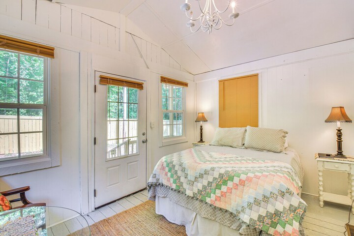 Pet-friendly Lavonia Cabin Walk to Lake Hartwell!