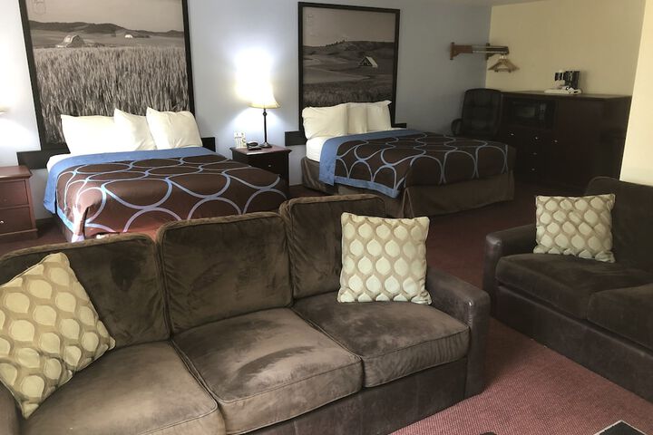 Room 10 of 19