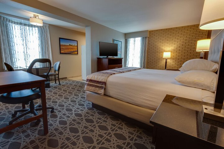 Room 16 of 38