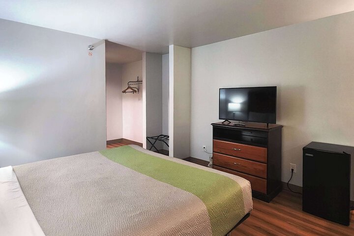 Room 25 of 39