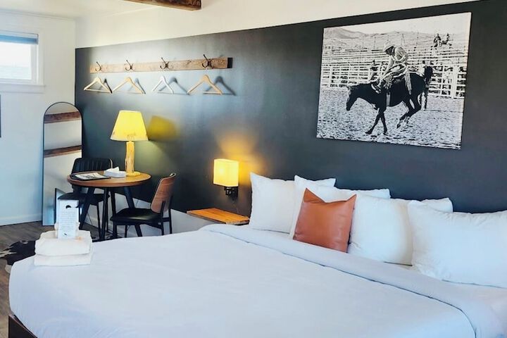 Elk Antler Inn