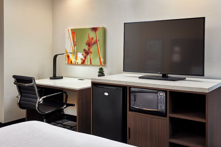 Best Western Plus Meridian Inn & Suites Anaheim-Orange