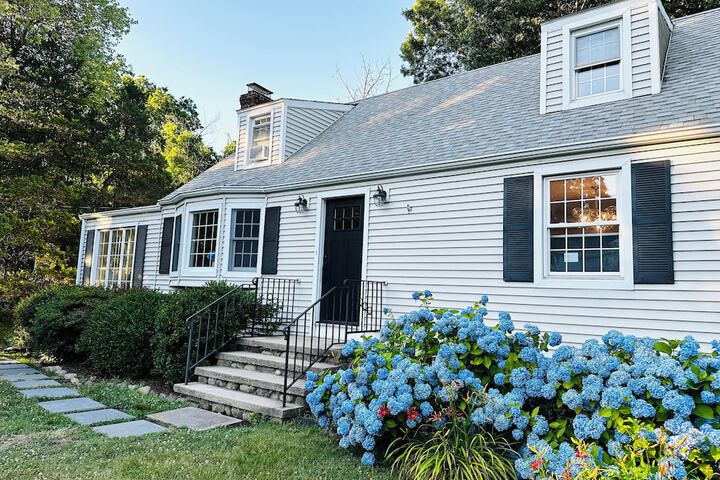 Family Cottage with 4 King Beds