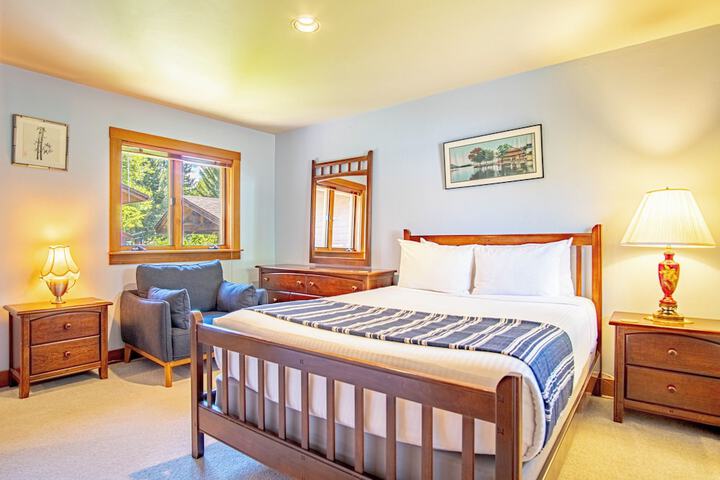 Creekside on Quigley - 3BD Private Home on Trails + Hot Tub