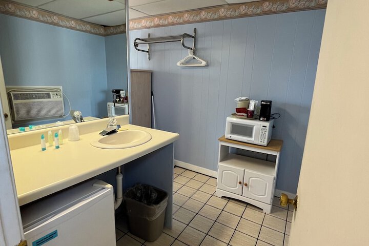 Beau Rivage Motel
