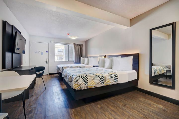 Room 15 of 25