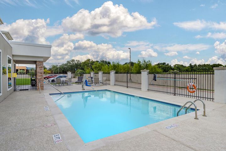 Best Western Plus Bay City Inn & Suites
