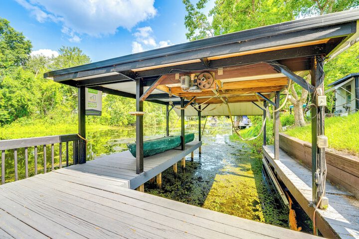 Spacious Tavares Home w / Private Outdoor Oasis!