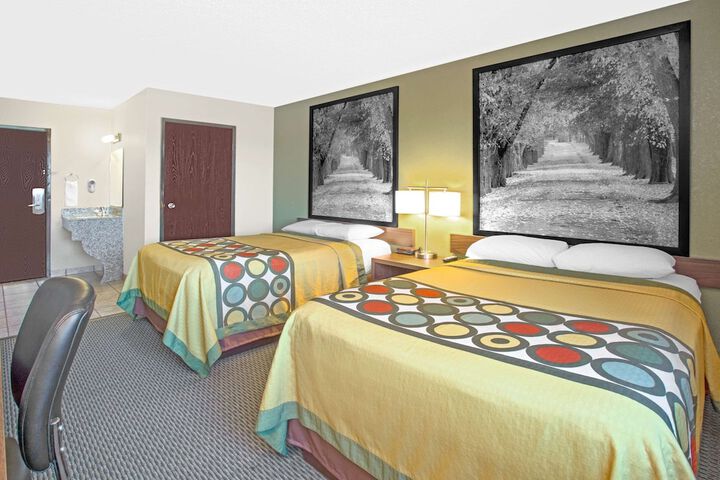 Room 9 of 16