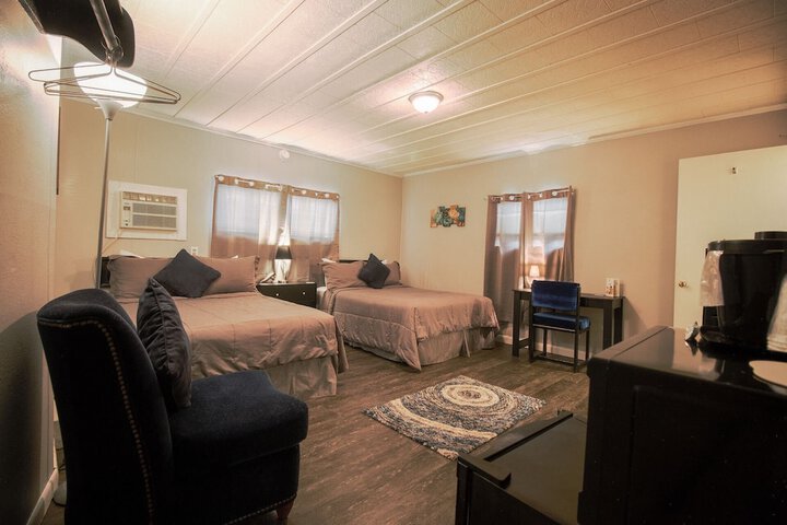 Room 8 of 13