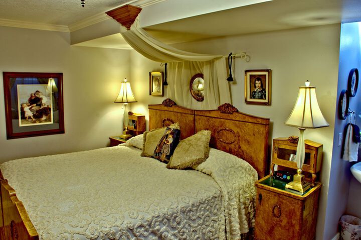 Room 100 of 171