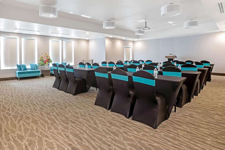La Quinta Inn & Suites by Wyndham Corpus Christi - Portland