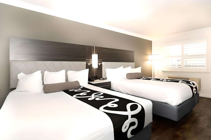 Room 11 of 30