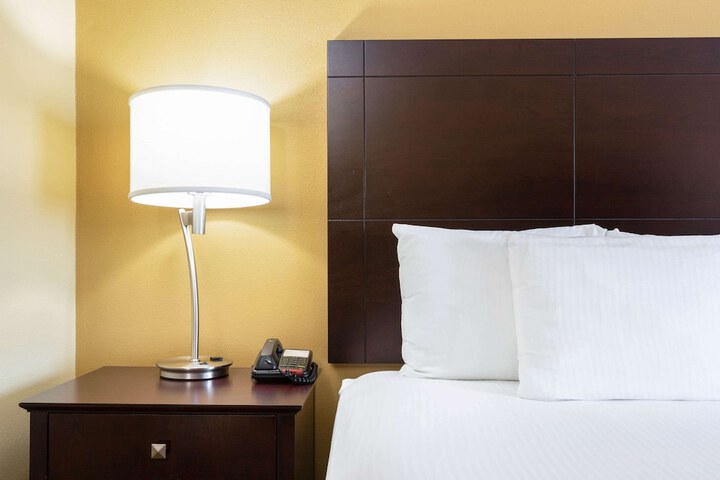 Room 32 of 54