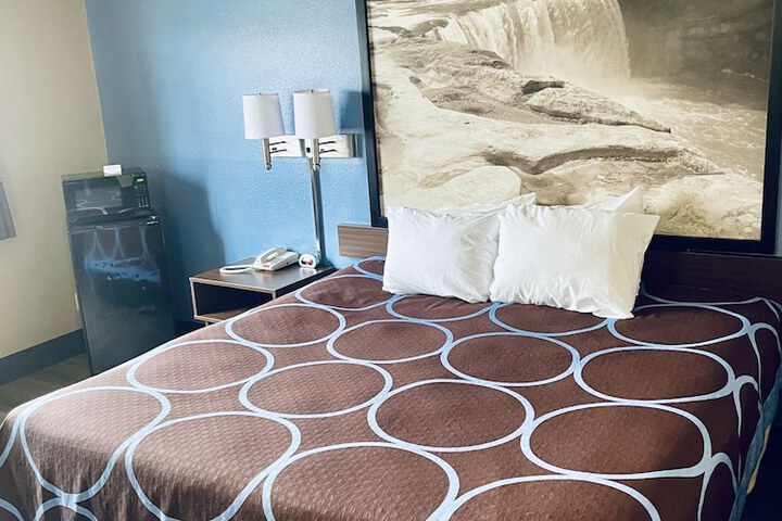 Room 7 of 24