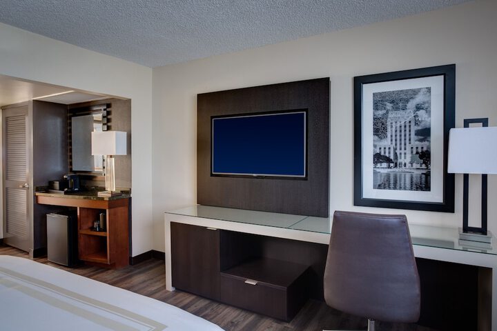 Room 27 of 53