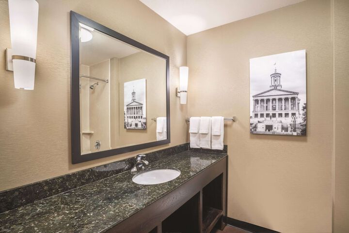 La Quinta Inn & Suites by Wyndham Smyrna TN - Nashville